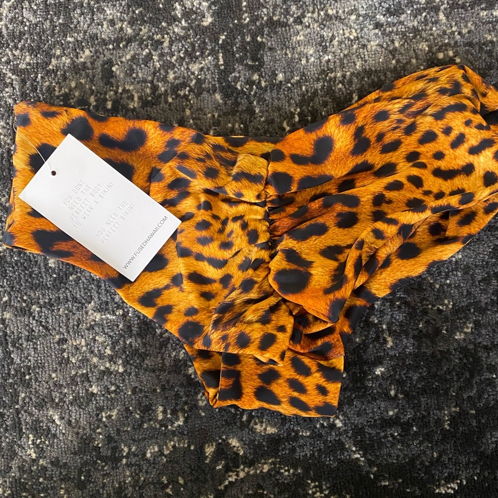 Fused Hawaii bikini bottoms - sz medium